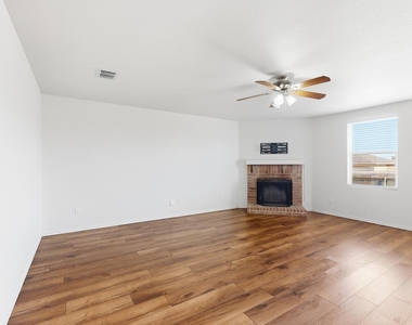 1416 Primrose Lane - Photo Thumbnail 5
