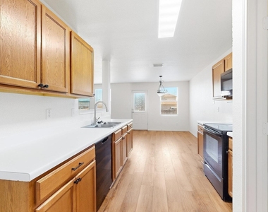 1416 Primrose Lane - Photo Thumbnail 9