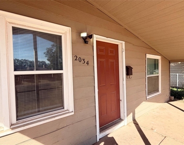 2034 Fannin Street - Photo Thumbnail 2