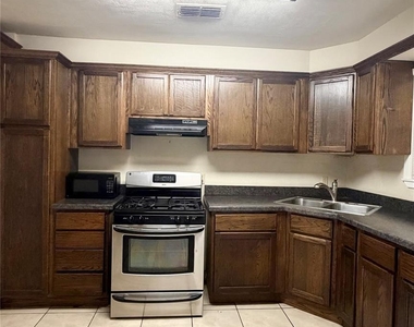2034 Fannin Street - Photo Thumbnail 10
