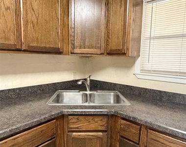 2034 Fannin Street - Photo Thumbnail 11