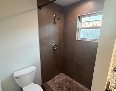 1107 S Ewing Avenue - Photo Thumbnail 3