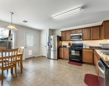 2121 Meadow View Drive - Photo Thumbnail 6