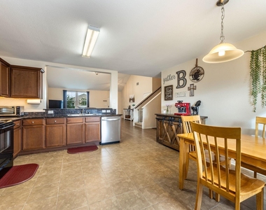2121 Meadow View Drive - Photo Thumbnail 10