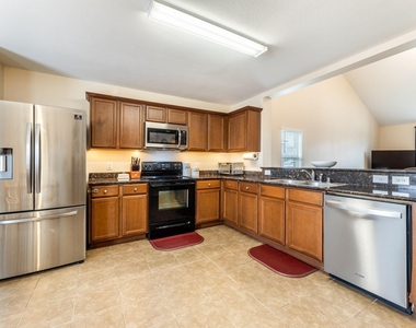 2121 Meadow View Drive - Photo Thumbnail 8