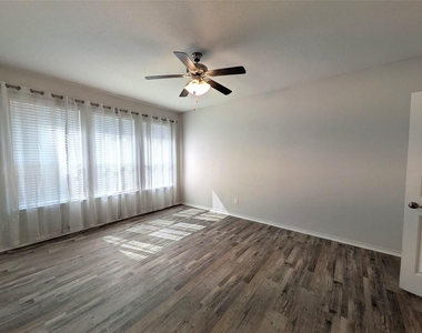 2424 Clay Creek Lane - Photo Thumbnail 20
