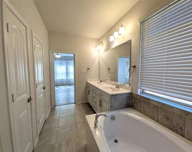 2424 Clay Creek Lane - Photo Thumbnail 24
