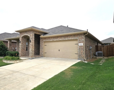 2424 Clay Creek Lane - Photo Thumbnail 2