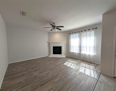 2424 Clay Creek Lane - Photo Thumbnail 10
