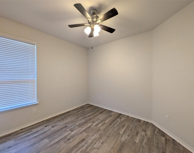 2424 Clay Creek Lane - Photo Thumbnail 28
