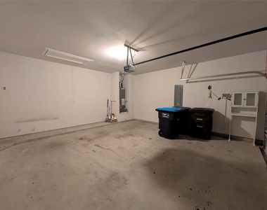 2424 Clay Creek Lane - Photo Thumbnail 32