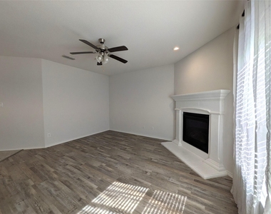 2424 Clay Creek Lane - Photo Thumbnail 12