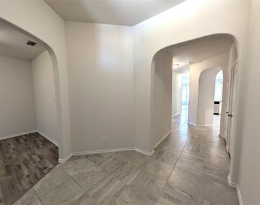 2424 Clay Creek Lane - Photo Thumbnail 7