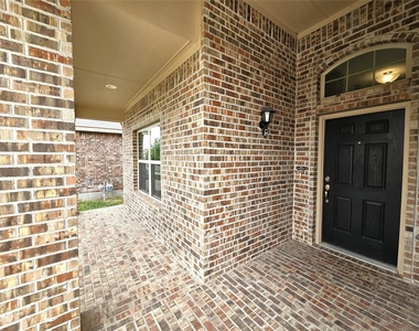 2424 Clay Creek Lane - Photo Thumbnail 5