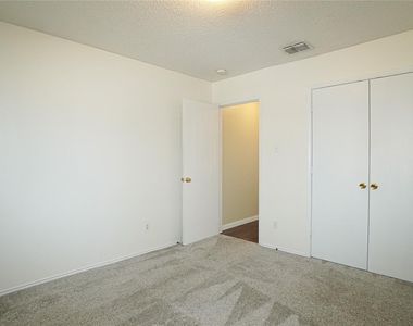 1403 Glenwick Drive - Photo Thumbnail 18
