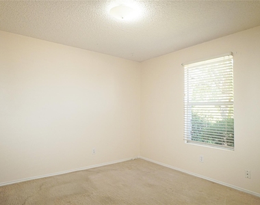 1403 Glenwick Drive - Photo Thumbnail 14