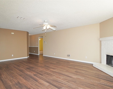 1403 Glenwick Drive - Photo Thumbnail 4