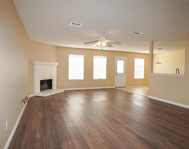 1403 Glenwick Drive - Photo Thumbnail 3