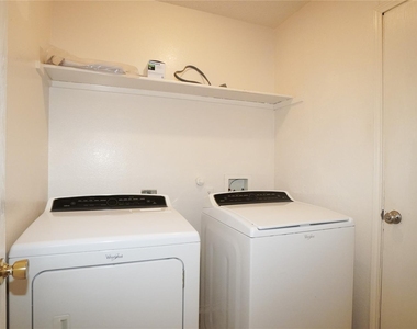 1403 Glenwick Drive - Photo Thumbnail 19