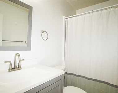 1403 Glenwick Drive - Photo Thumbnail 16