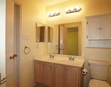 1403 Glenwick Drive - Photo Thumbnail 12