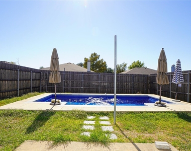 1403 Glenwick Drive - Photo Thumbnail 20