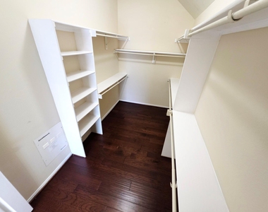 3205 Hamlett Lane - Photo Thumbnail 13