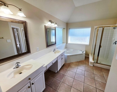 3205 Hamlett Lane - Photo Thumbnail 12