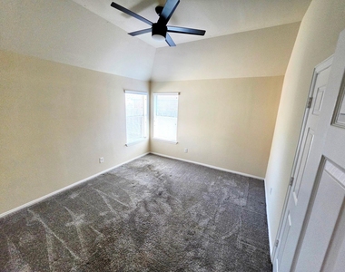 3205 Hamlett Lane - Photo Thumbnail 16