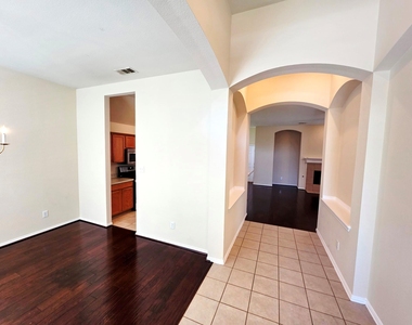 3205 Hamlett Lane - Photo Thumbnail 5