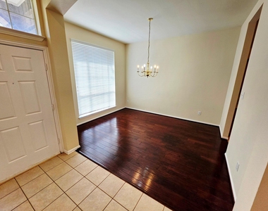 3205 Hamlett Lane - Photo Thumbnail 6