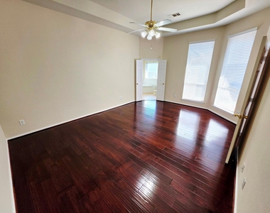 3205 Hamlett Lane - Photo Thumbnail 10