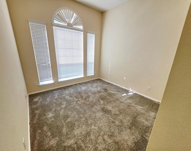 3205 Hamlett Lane - Photo Thumbnail 14