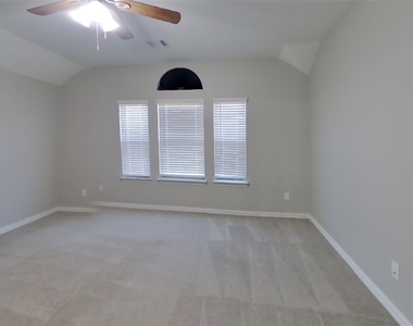 831 Cavalcade Drive - Photo Thumbnail 6