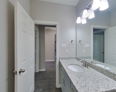 831 Cavalcade Drive - Photo Thumbnail 14