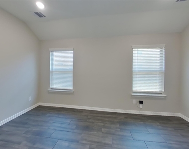 831 Cavalcade Drive - Photo Thumbnail 2