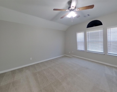 831 Cavalcade Drive - Photo Thumbnail 5