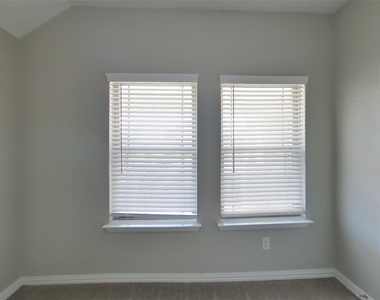 831 Cavalcade Drive - Photo Thumbnail 9