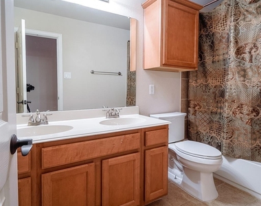 924 Brentwood Drive - Photo Thumbnail 34