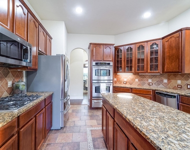 924 Brentwood Drive - Photo Thumbnail 18