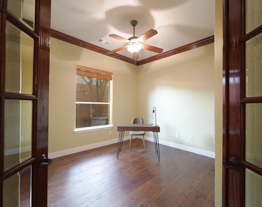 924 Brentwood Drive - Photo Thumbnail 12