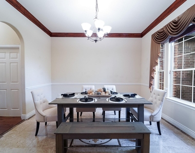 924 Brentwood Drive - Photo Thumbnail 1