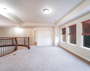 924 Brentwood Drive - Photo Thumbnail 31