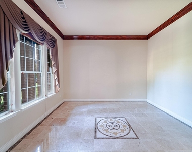 924 Brentwood Drive - Photo Thumbnail 11