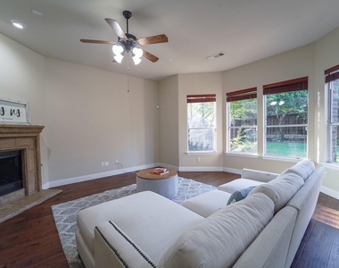 924 Brentwood Drive - Photo Thumbnail 16