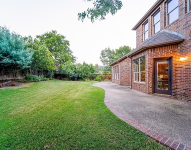 924 Brentwood Drive - Photo Thumbnail 6