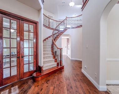 924 Brentwood Drive - Photo Thumbnail 8