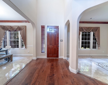 924 Brentwood Drive - Photo Thumbnail 7