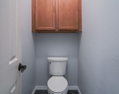 924 Brentwood Drive - Photo Thumbnail 33