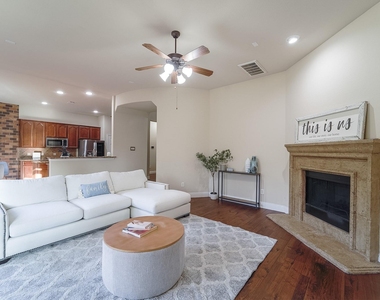 924 Brentwood Drive - Photo Thumbnail 15